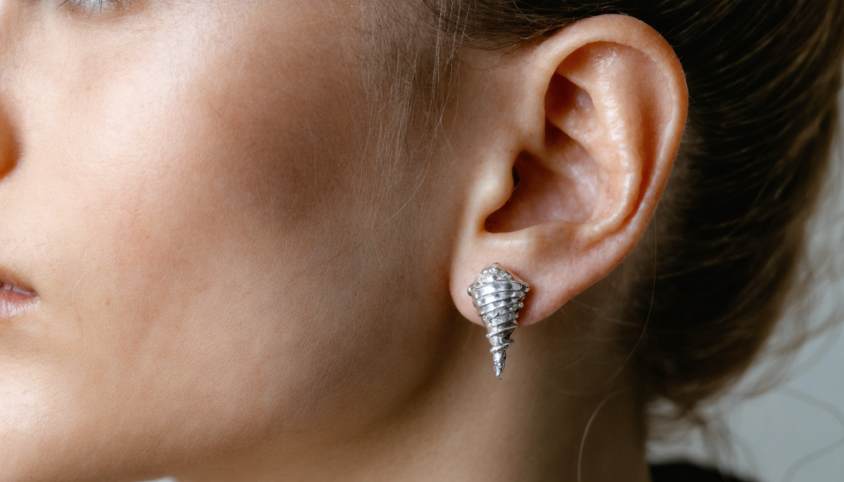 découvrez tout sur le piercing conch : ses bienfaits, ses avantages, et toutes les informations essentielles pour bien le choisir et en prendre soin.